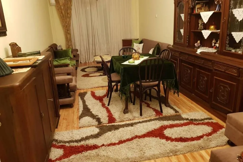 Quiet, Fully Refurbished Apartment In Tessalónica 0*,